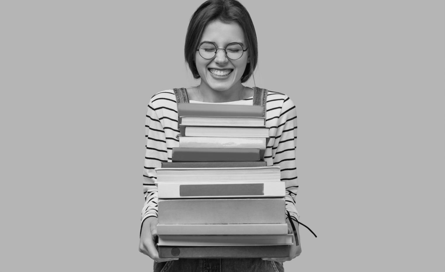 Teilnehmer bei interaktivem Finanzseminar im modernen Schulungsraum